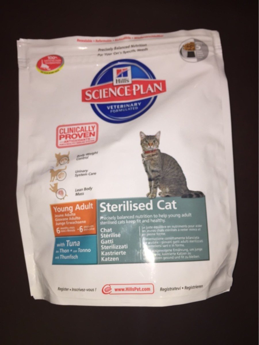 Sterilised cat young adult with tuna - Product - fr